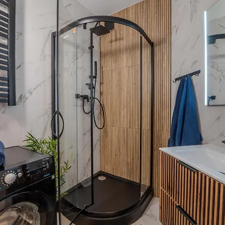 Apartment New Large Modern - Center - 60m2 - Lift - Parking