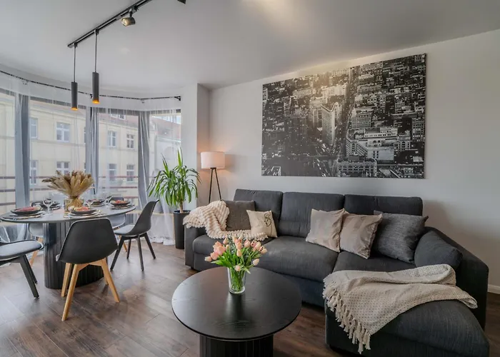 New Large Modern - Center - 60m2 - Lift - Parking Lejlighed