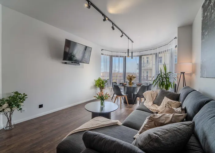 New Large Modern - Center - 60m2 - Lift - Parking *