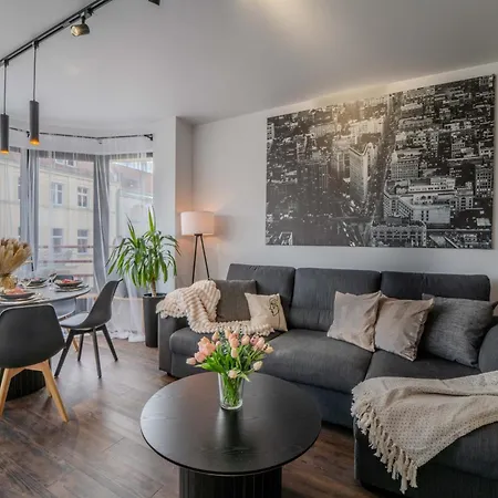 New Large Modern - Center - 60m2 - Lift - Parking 公寓