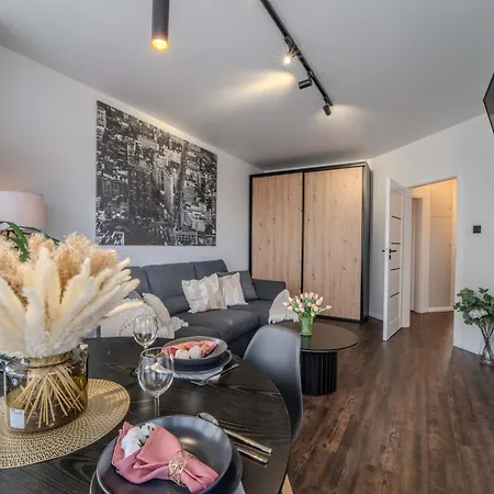 New Large Modern - Center - 60m2 - Lift - Parking 弗罗茨瓦夫