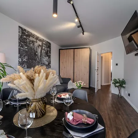 New Large Modern - Center - 60m2 - Lift - Parking Apartament *