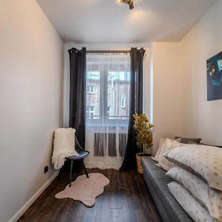 New Large Modern - Center - 60m2 - Lift - Parking Apartament *